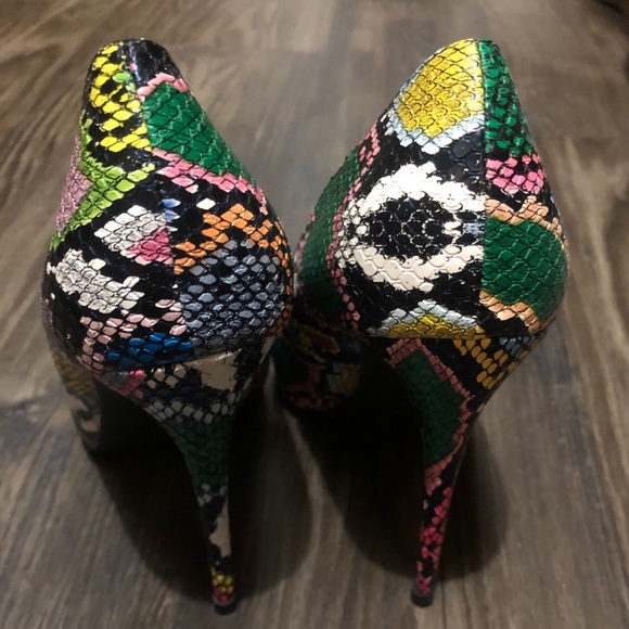 Multi Colored Snake Print Pointy Pumps - Picture 2 of 6